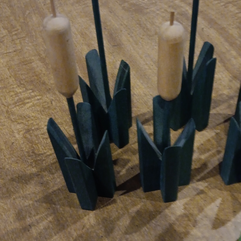 Wooden cattails and tulips - Picture 4 of 5